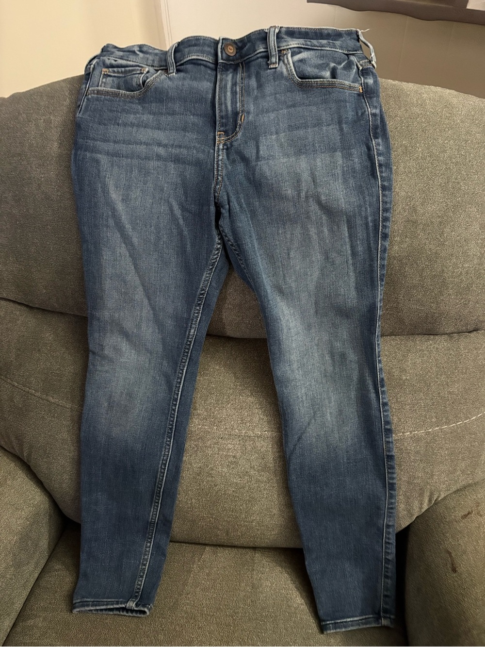 Hollister Women's Skinny Jeans in Medium Blue Wash